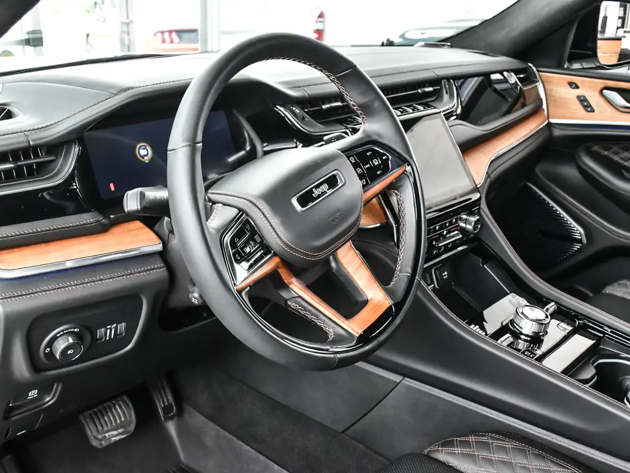 Jeep Grand Cherokee снимка Jeep Grand Cherokee