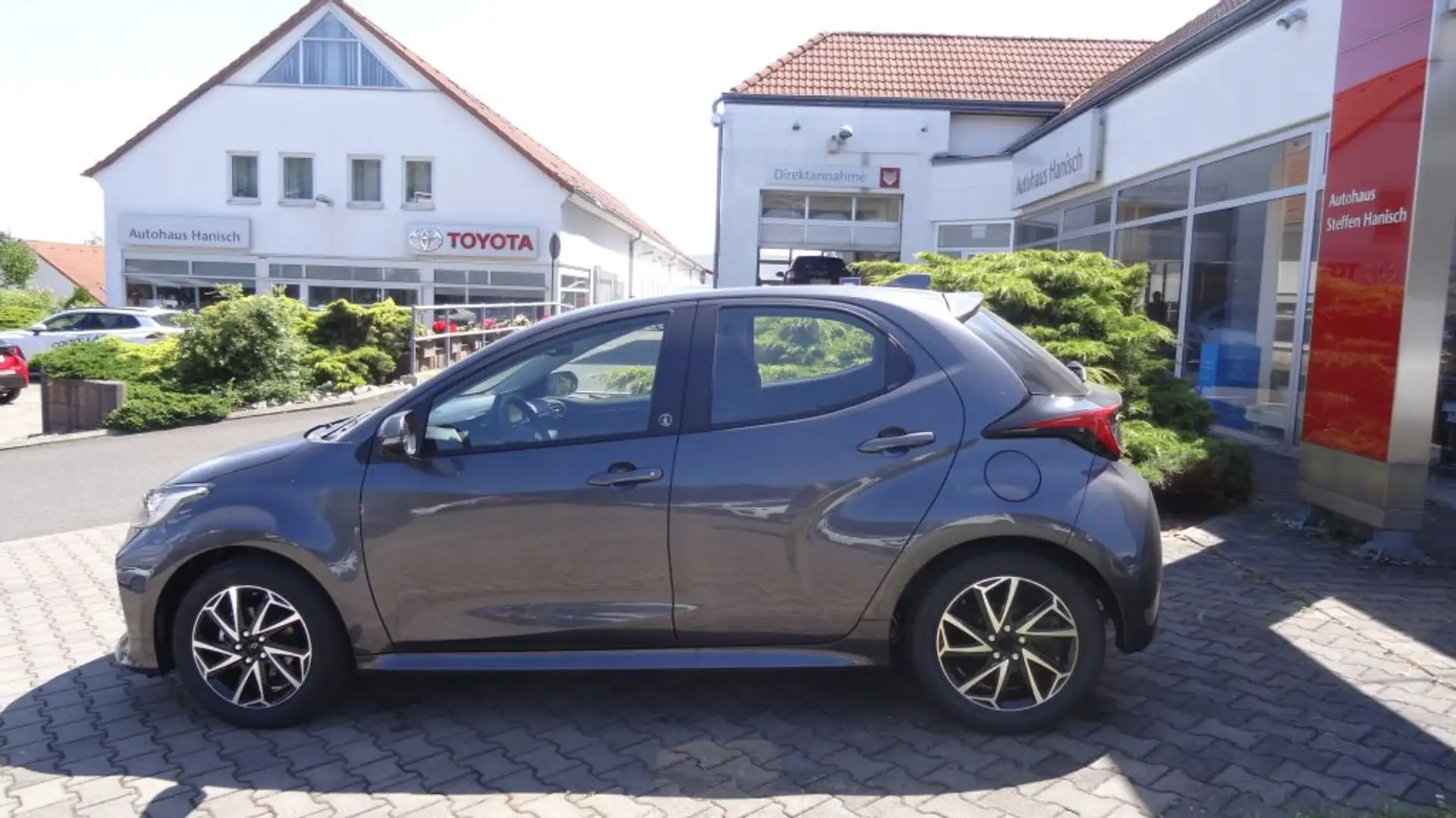 Toyota Yaris 1.5 VVT-i Team Deutschland Grijs - 2