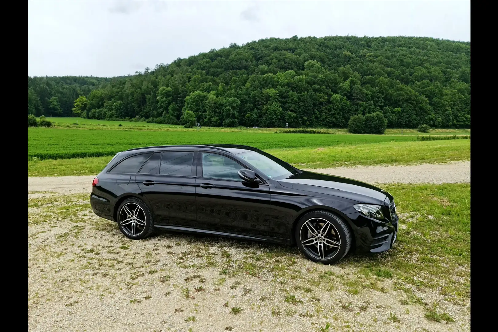 Mercedes-Benz E 220 d T 9G-TRONIC AMG Line - 1