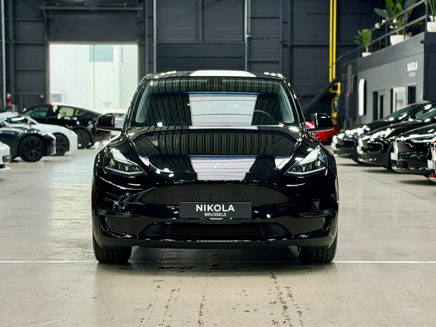 Tesla Model Y LONG RANGE DUAL MOTOR - ENHANCED AUTOPILOT Schwarz - 2