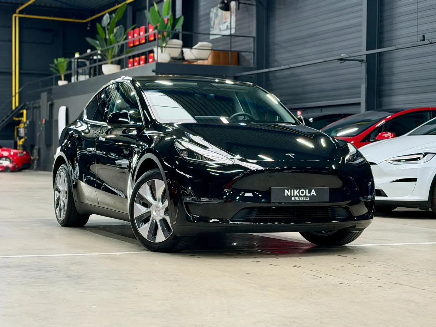 Tesla Model Y LONG RANGE DUAL MOTOR - ENHANCED AUTOPILOT Schwarz - 1