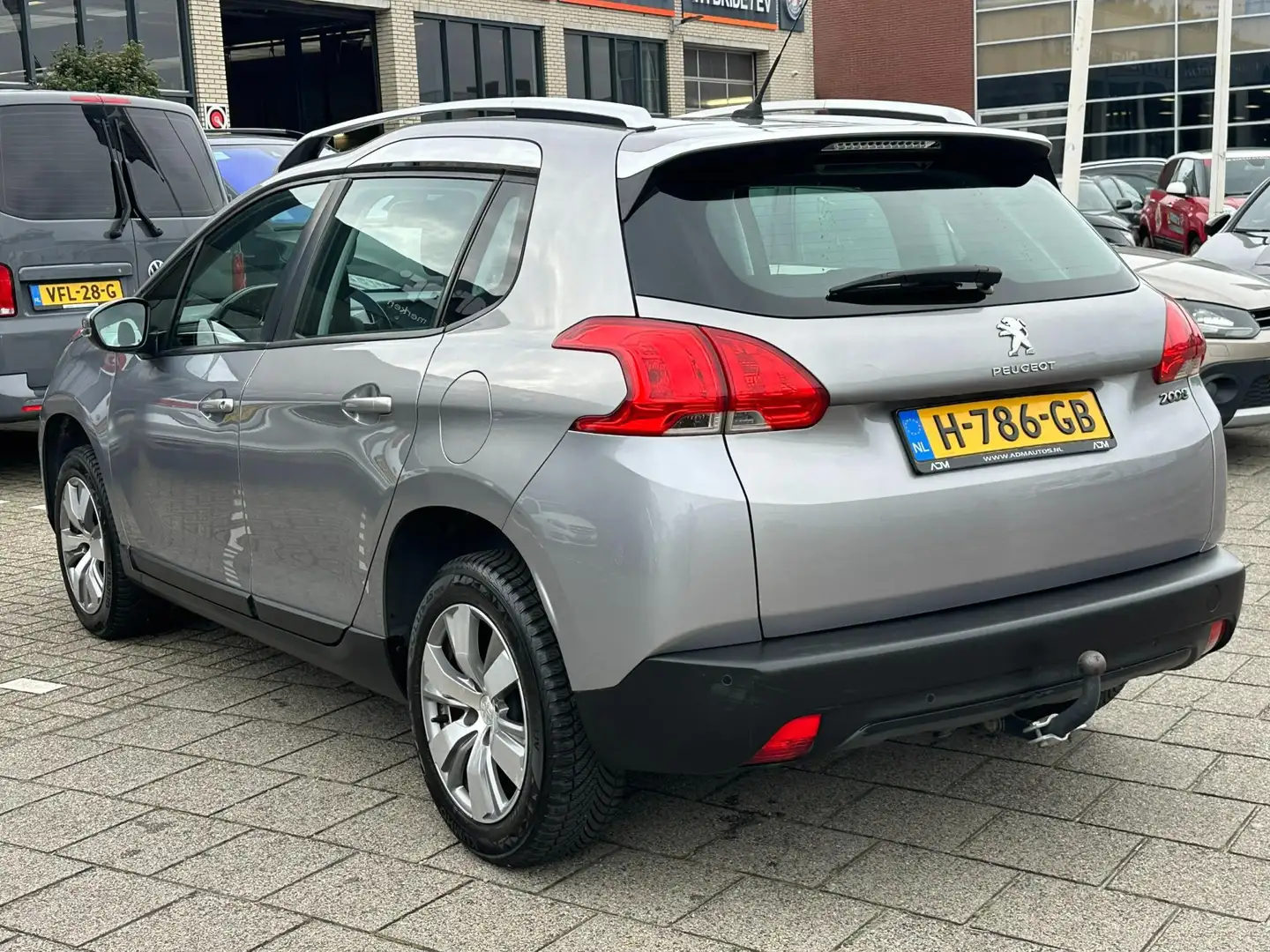 Peugeot 2008 1.2 VTi Allure Gris - 2