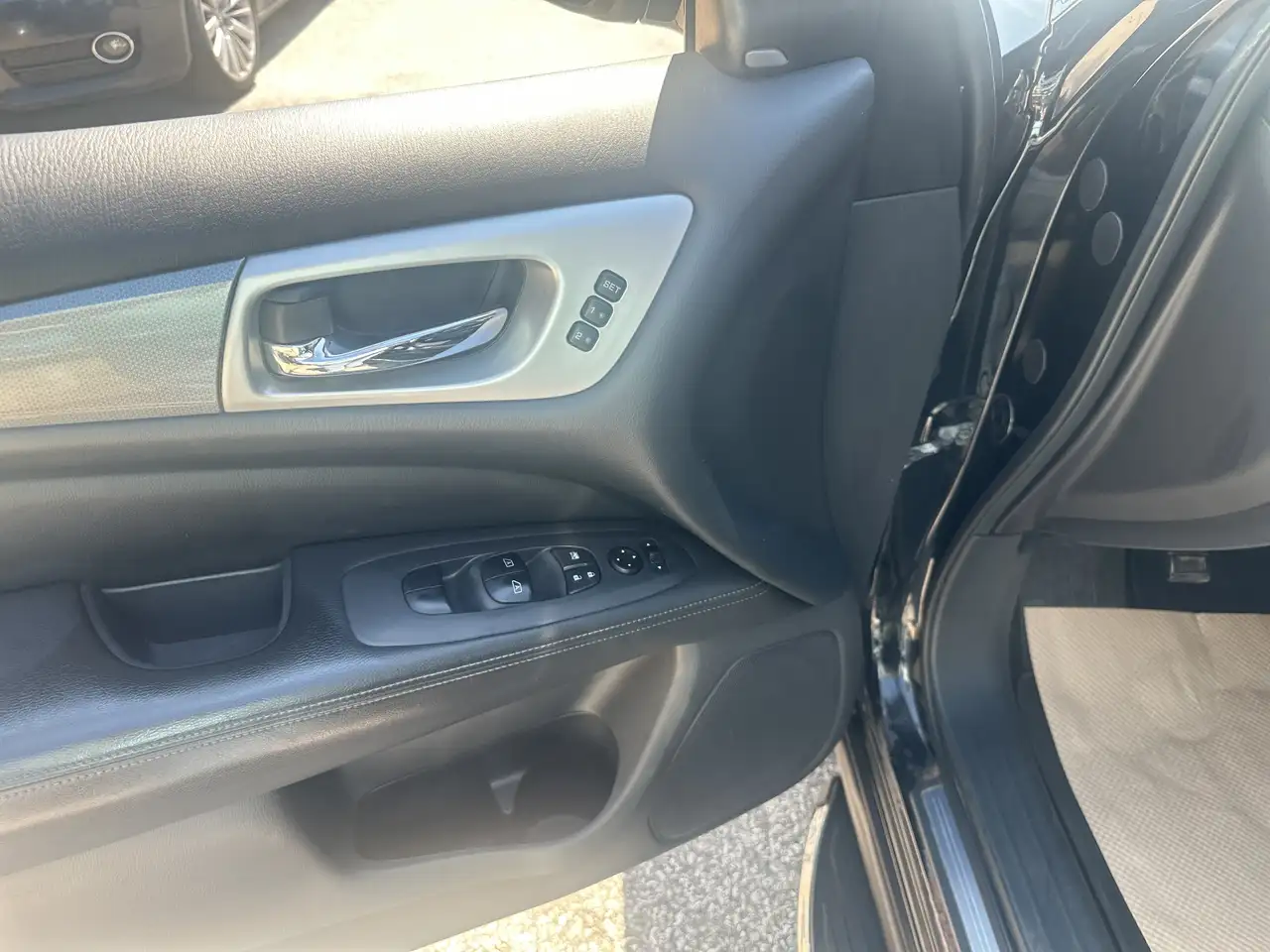 Nissan Pathfinder photo Nissan Pathfinder