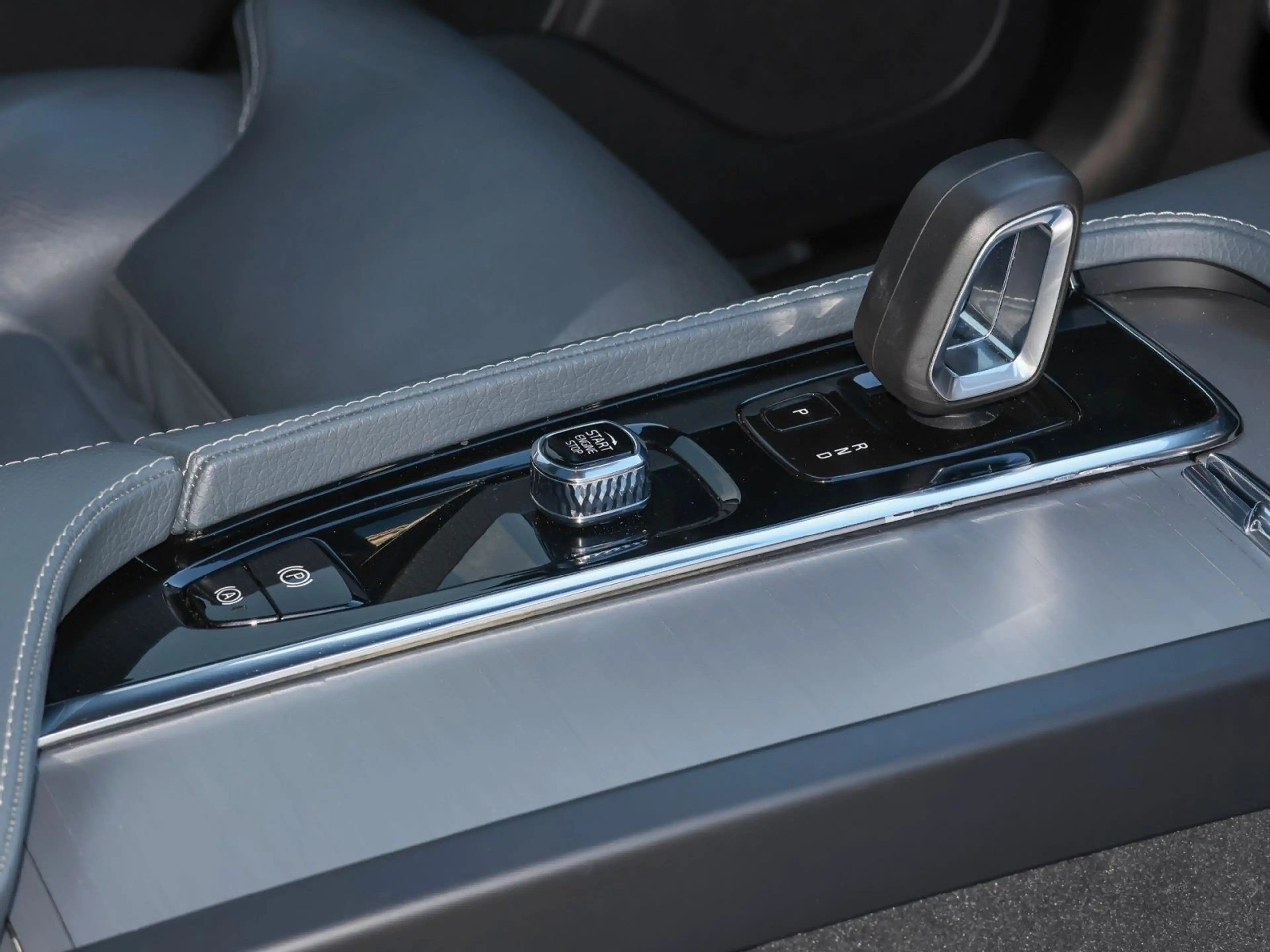 Volvo XC90 Inscription Expression Recharge PHEV — photo 7