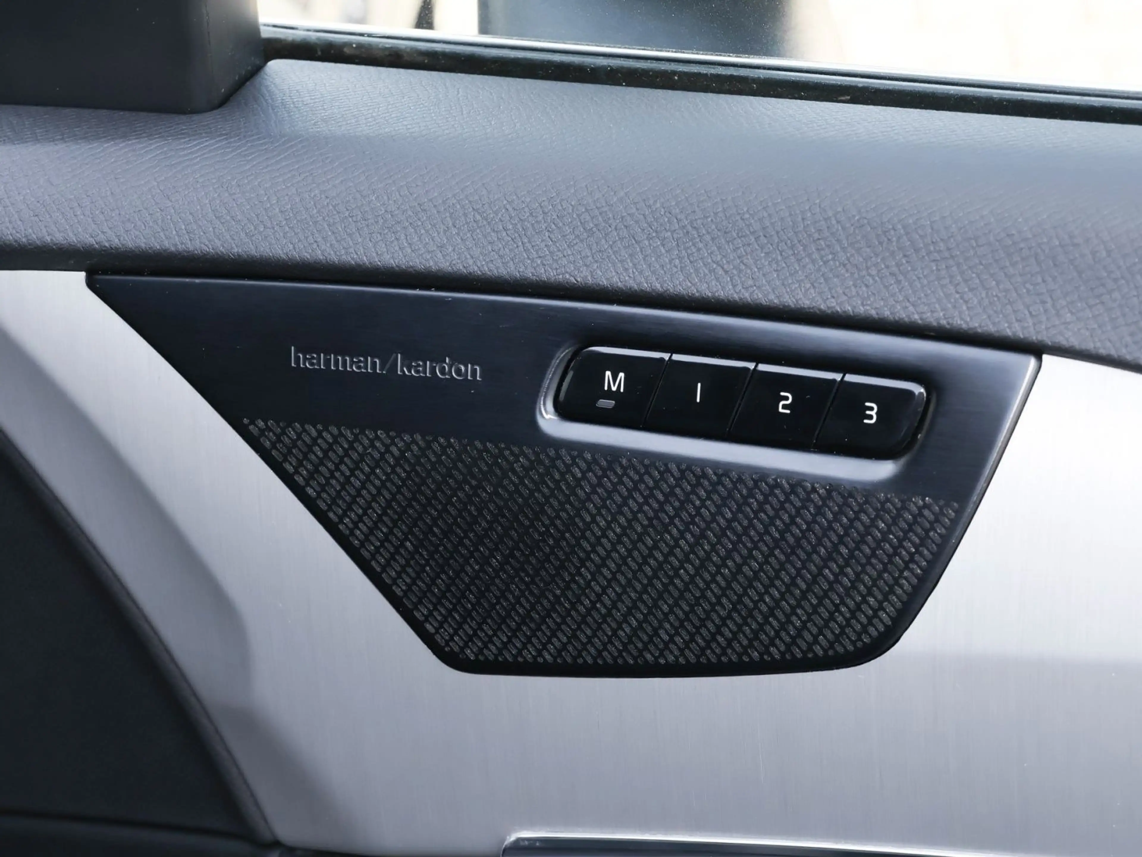 Volvo XC90 Inscription Expression Recharge PHEV — photo 8