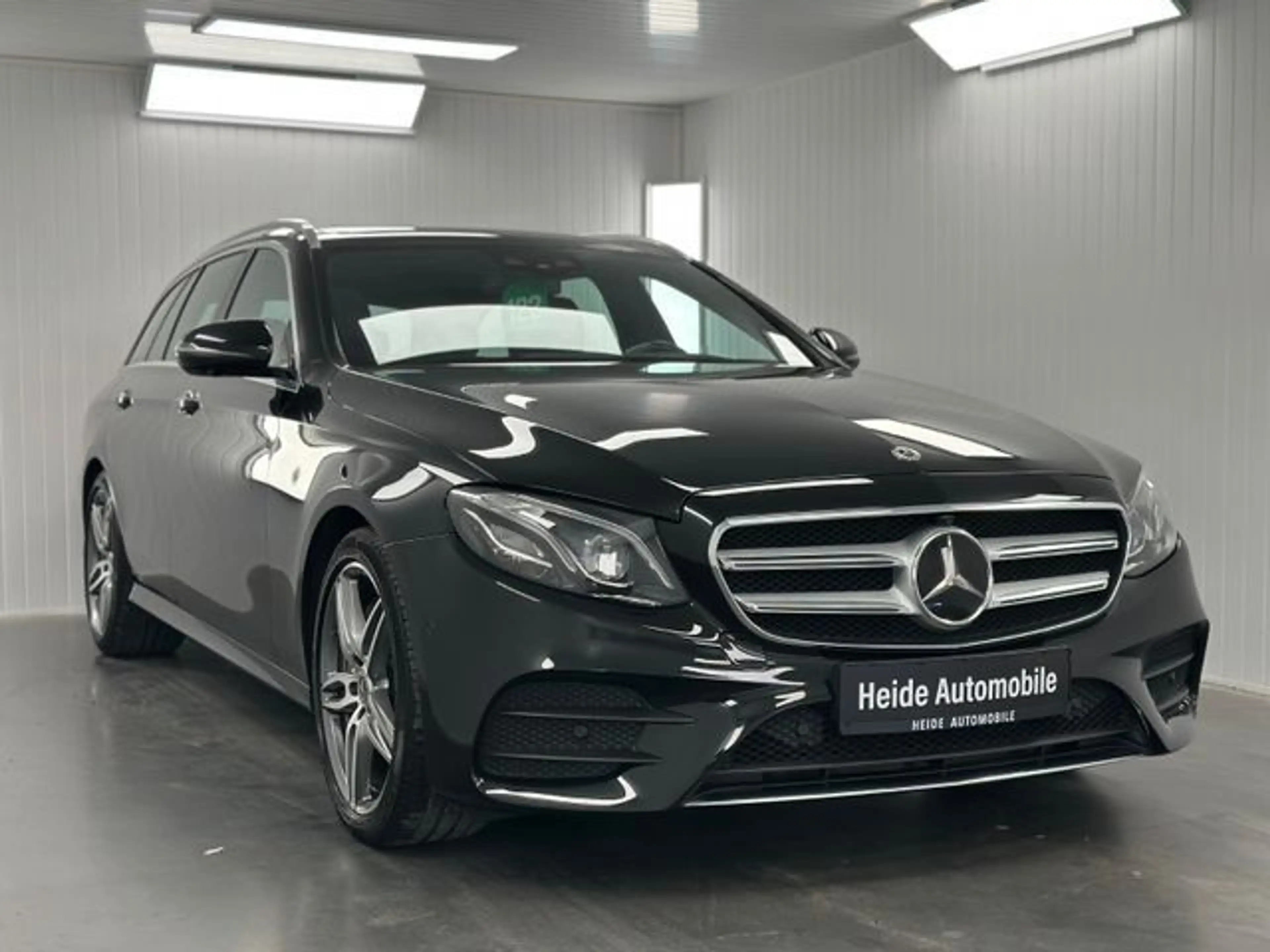 Mercedes-Benz E 450 4Matic AMG SPORTPAKET PANO 360° WIDESCREEN — photo 3