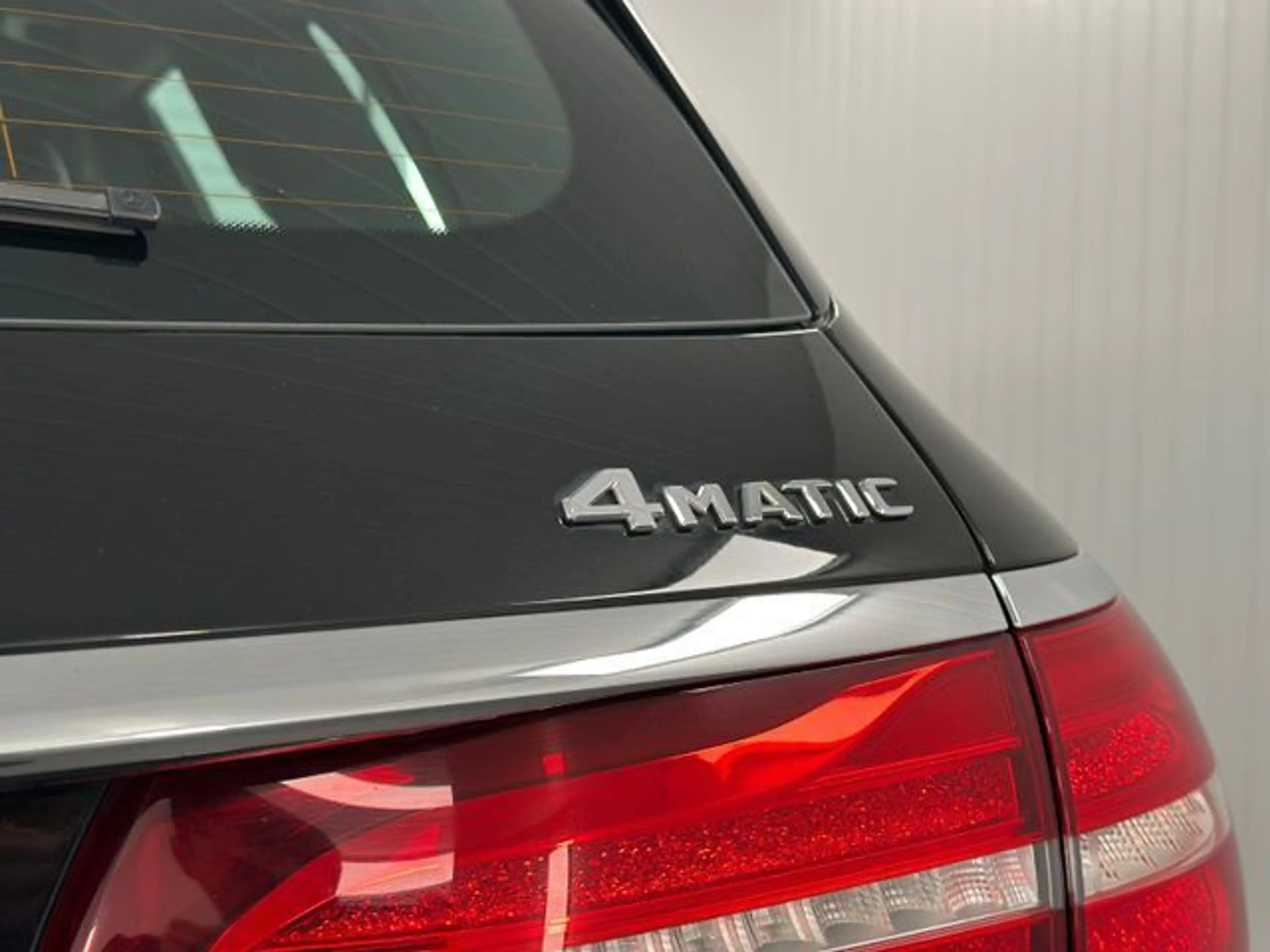 Mercedes-Benz E 450 4Matic AMG SPORTPAKET PANO 360° WIDESCREEN — photo 10
