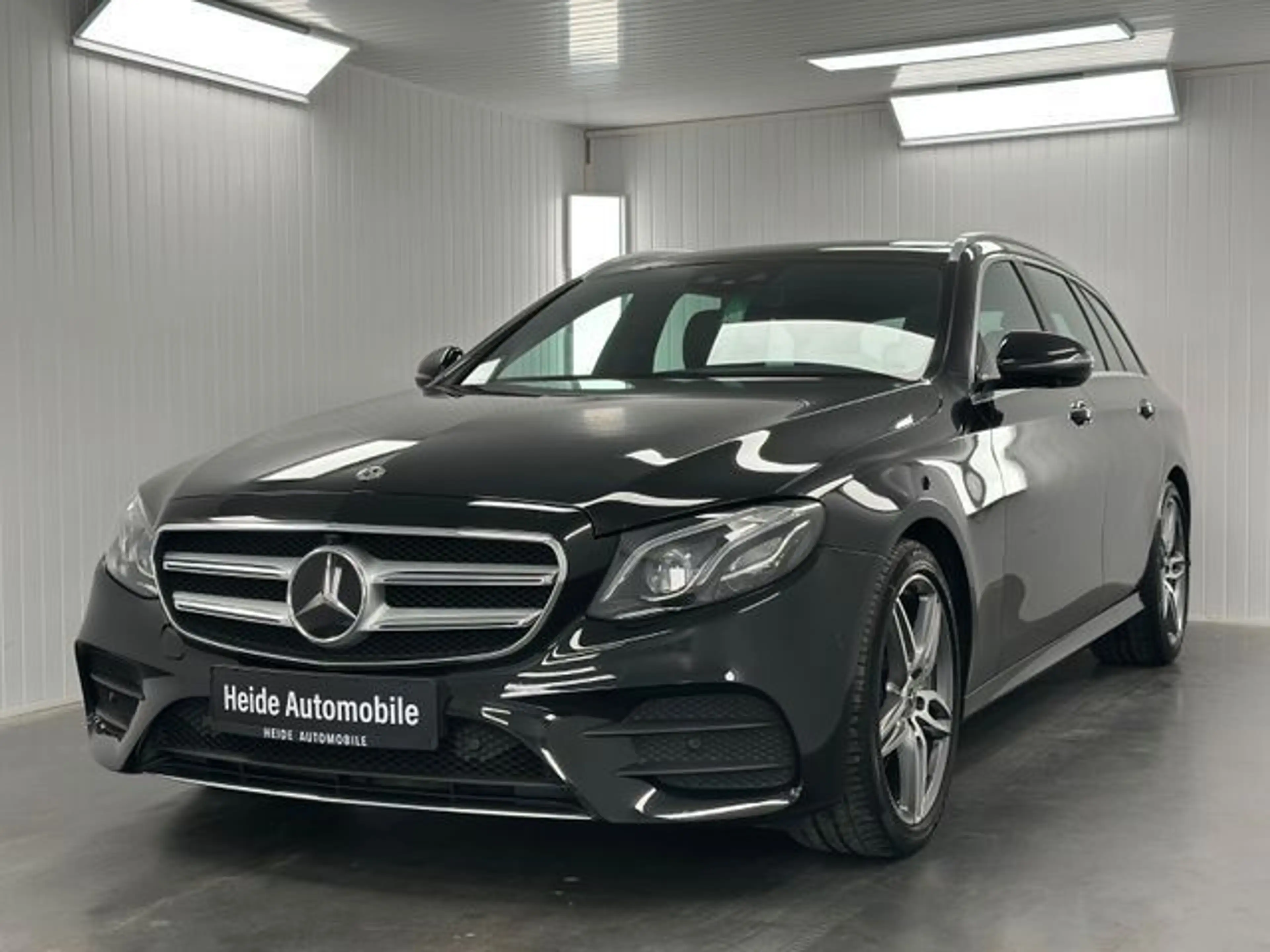 Mercedes-Benz E 450 4Matic AMG SPORTPAKET PANO 360° WIDESCREEN