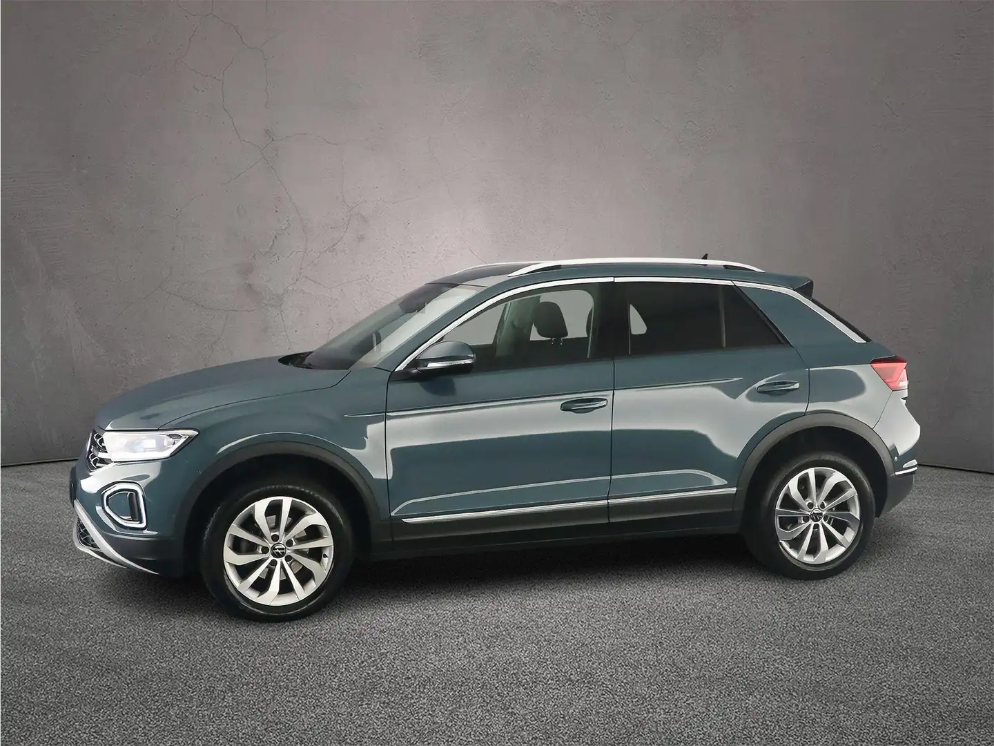 Volkswagen T-Roc Style 1.5 TSI 150pk DSG Automaat Trekhaak, Adaptiv Blauw - 2