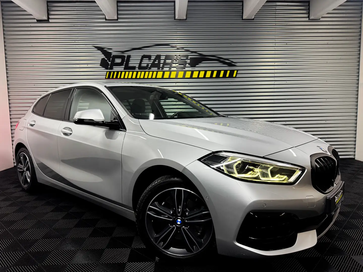 BMW 118 118iA PACK M | XENON | APPLE CARPLAY | GARANTIE Bianco - 1
