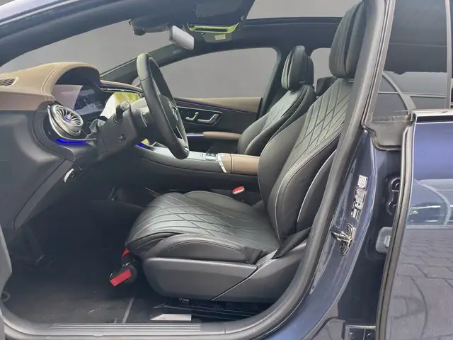 Mercedes-Benz Eqs view 8