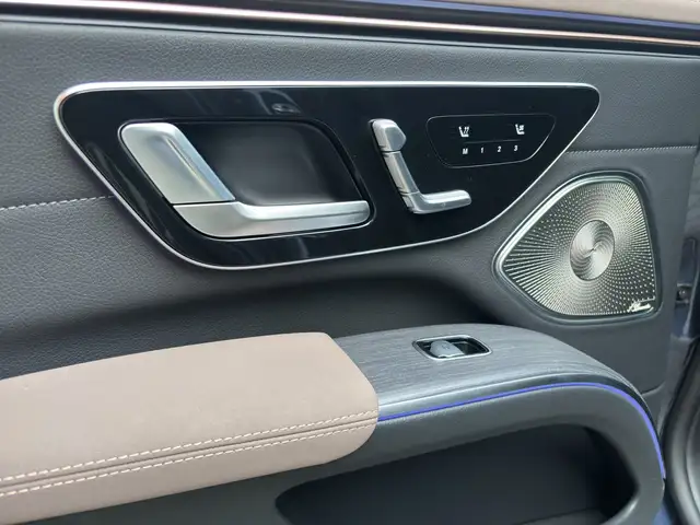 Mercedes-Benz Eqs view 13