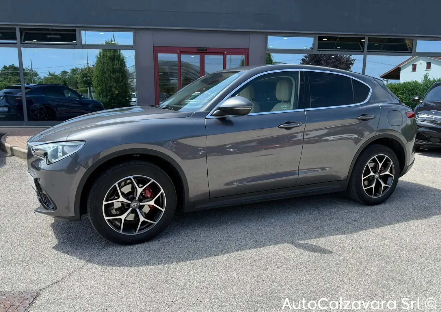 Alfa Romeo Stelvio 2.2 TD 210 CV AT8 Q4 Executive / FW533CV Gris - 2