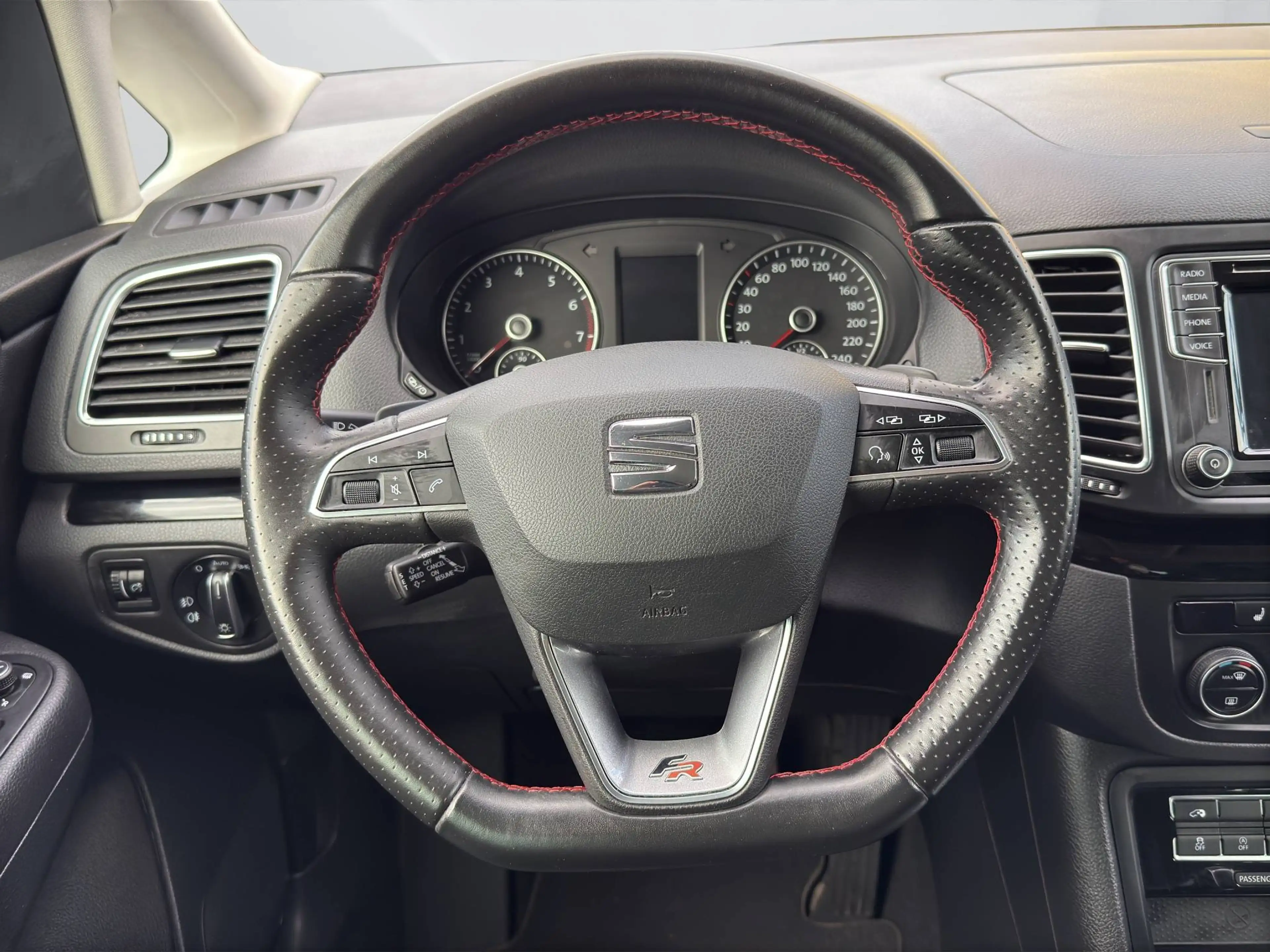 SEAT Alhambra 1.4 TSI FR-Line — photo 13