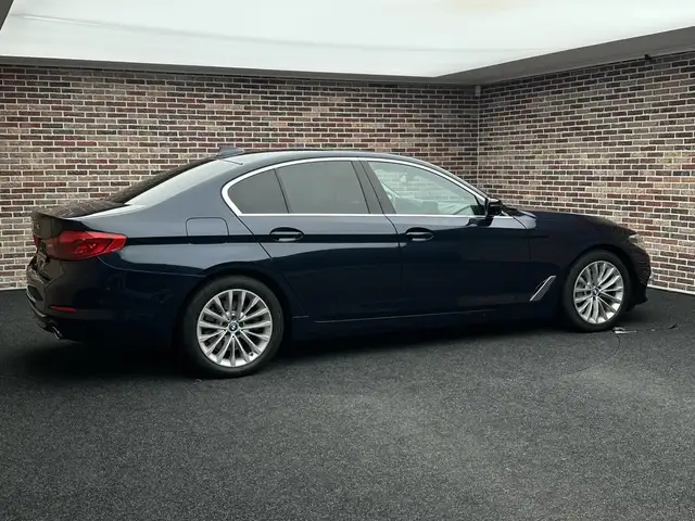 BMW 5 Series view 4