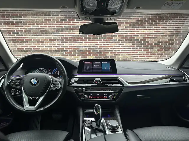 BMW 5 Series view 11