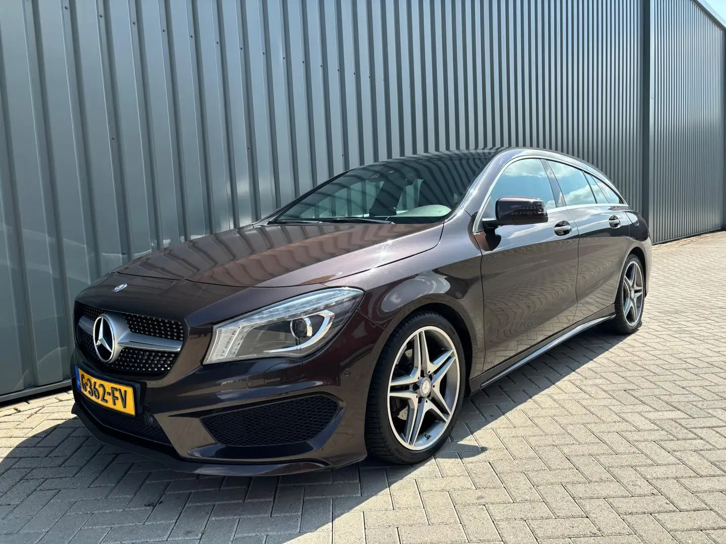 Mercedes-Benz CLA 200 Shooting Brake OrangeArt Edition - AMG Styling - P Bruin - 2