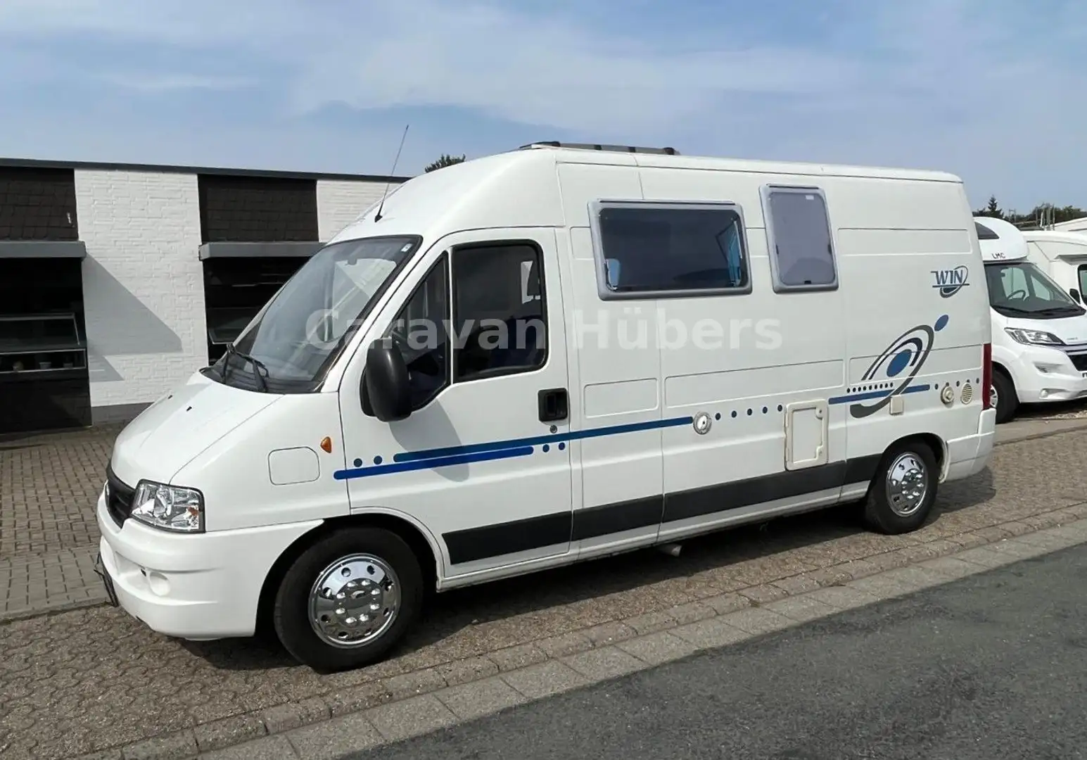 Adria Win - Festbett - Markise - AHK - Garage Weiß - 1