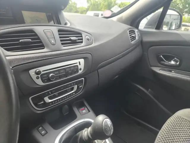 Renault Scenic view 25