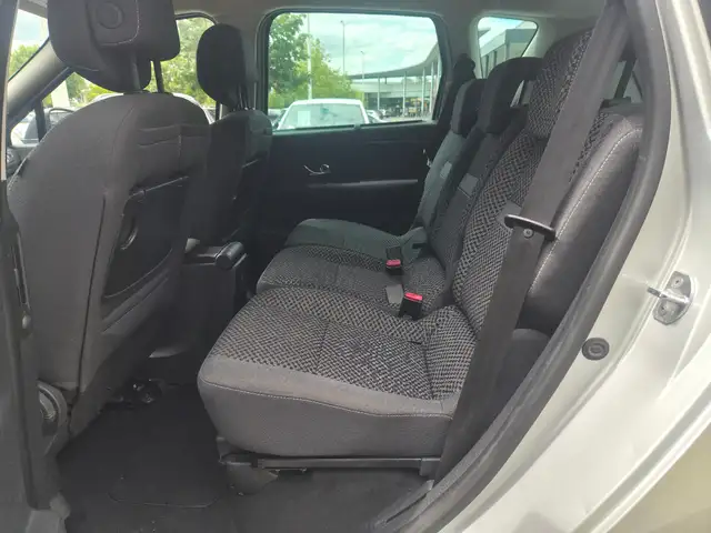 Renault Scenic view 12