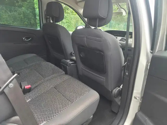 Renault Scenic view 16