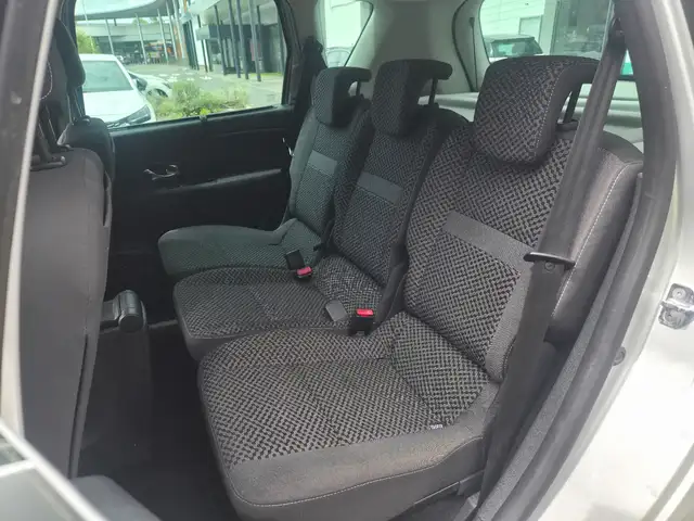 Renault Scenic view 13