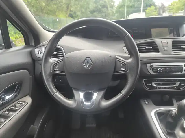 Renault Scenic view 22
