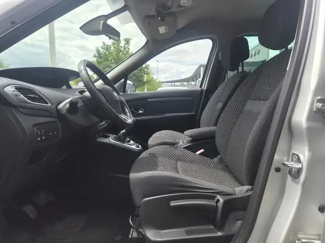 Renault Scenic view 10