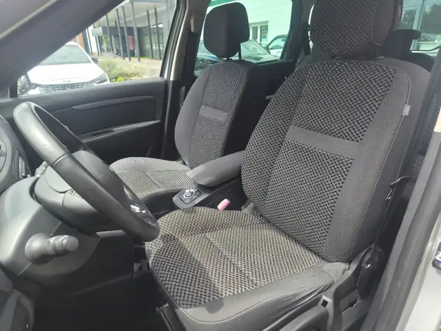 Renault Scenic view 11