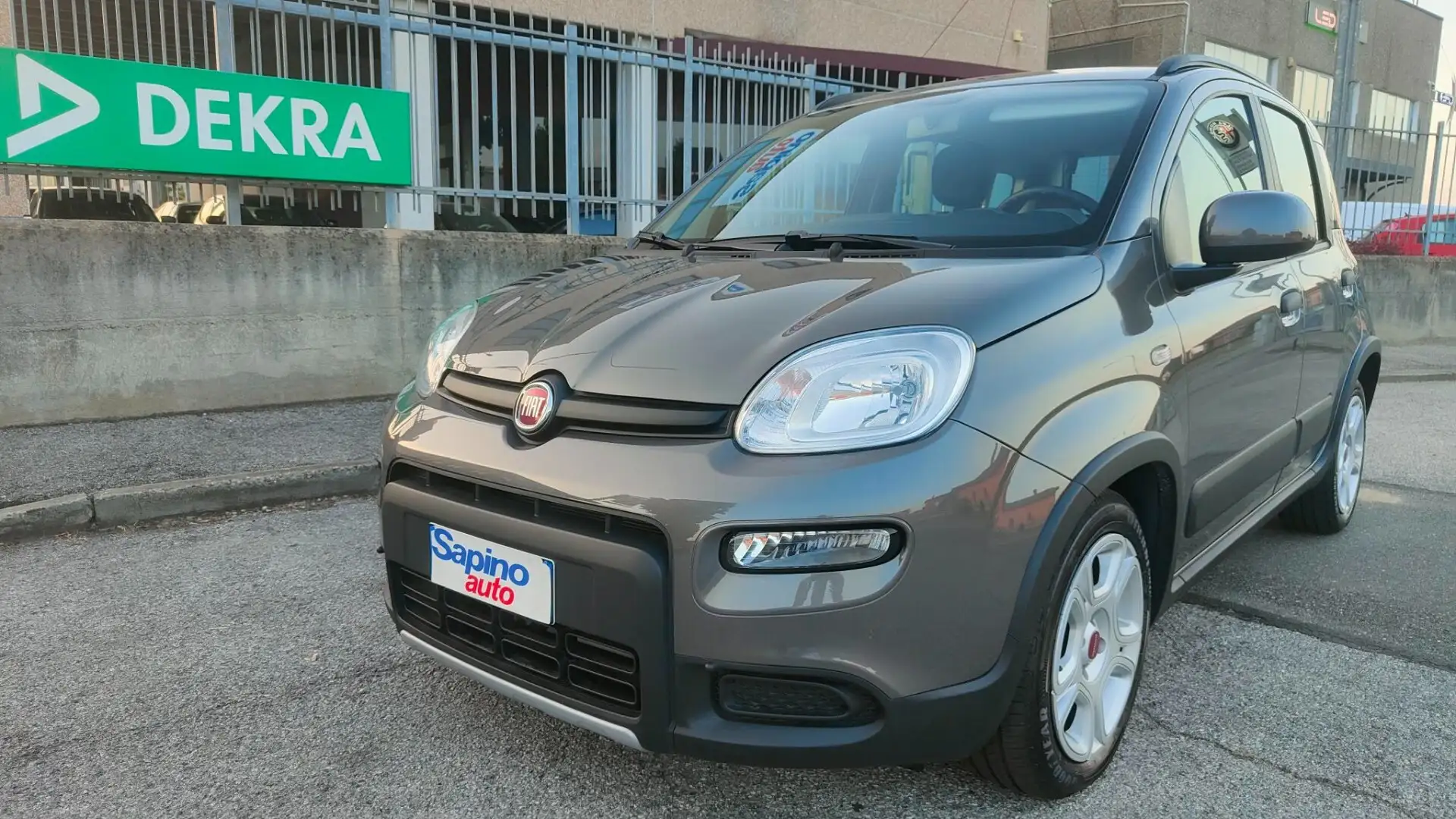 Fiat Panda 1.0 FireFly S&S Hybrid City Life Grau - 1
