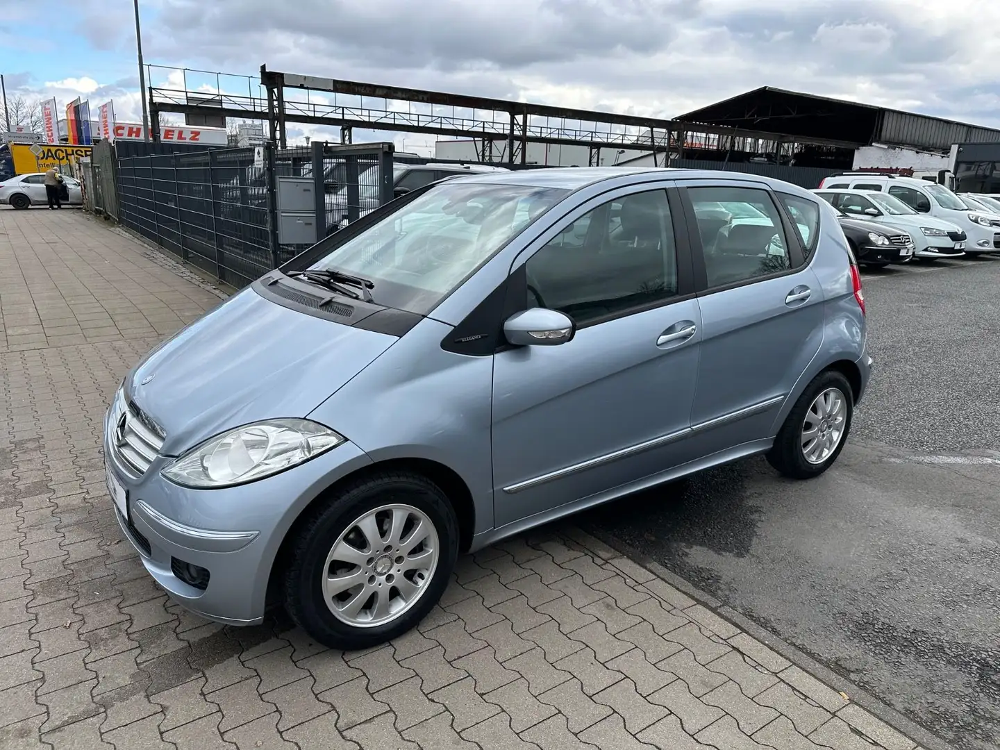 Mercedes-Benz A 170 Elegance Klimaanlage/ Sitzheizung/ Navi Blau - 1