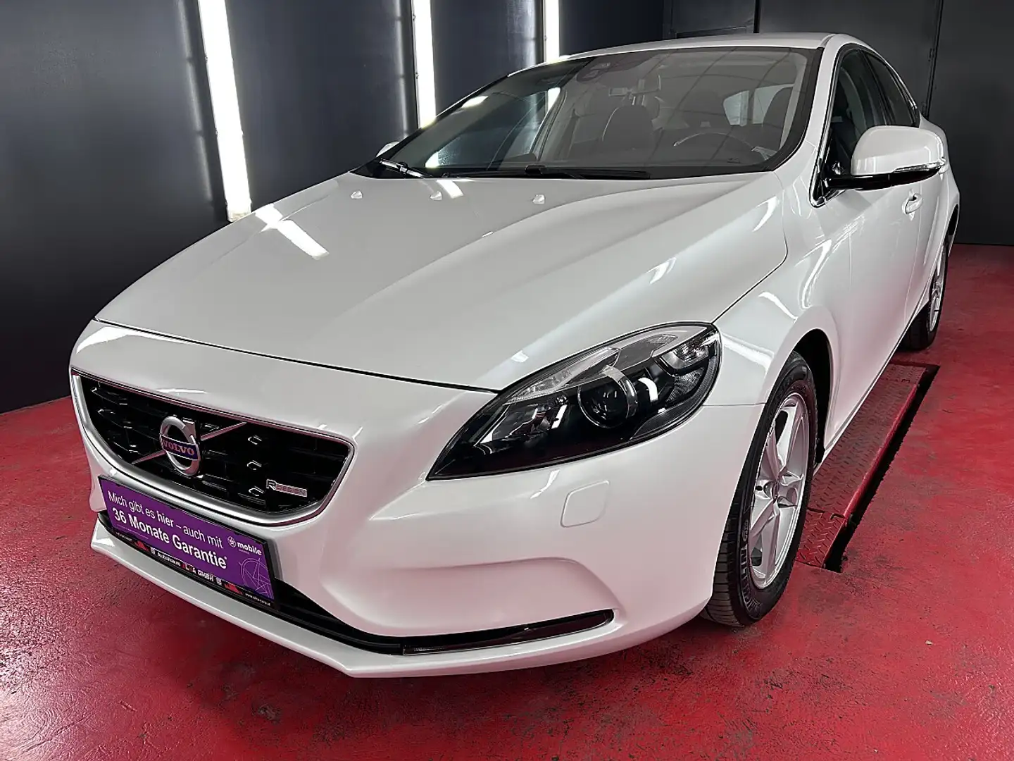 Volvo V40 *R-Design *Automatik *NUR 81000km *Serviceheft ... Weiß - 2