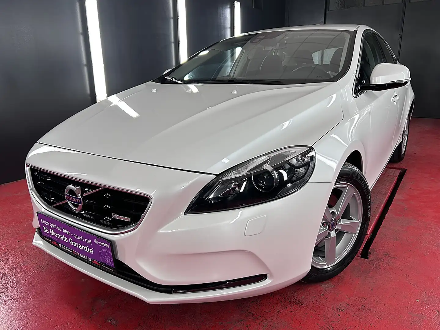 Volvo V40 *R-Design *Automatik *NUR 81000km *Serviceheft ... Weiß - 1