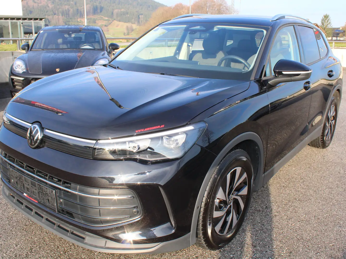 Volkswagen Tiguan 2.0 TDI SCR Friends DSG Schwarz - 2