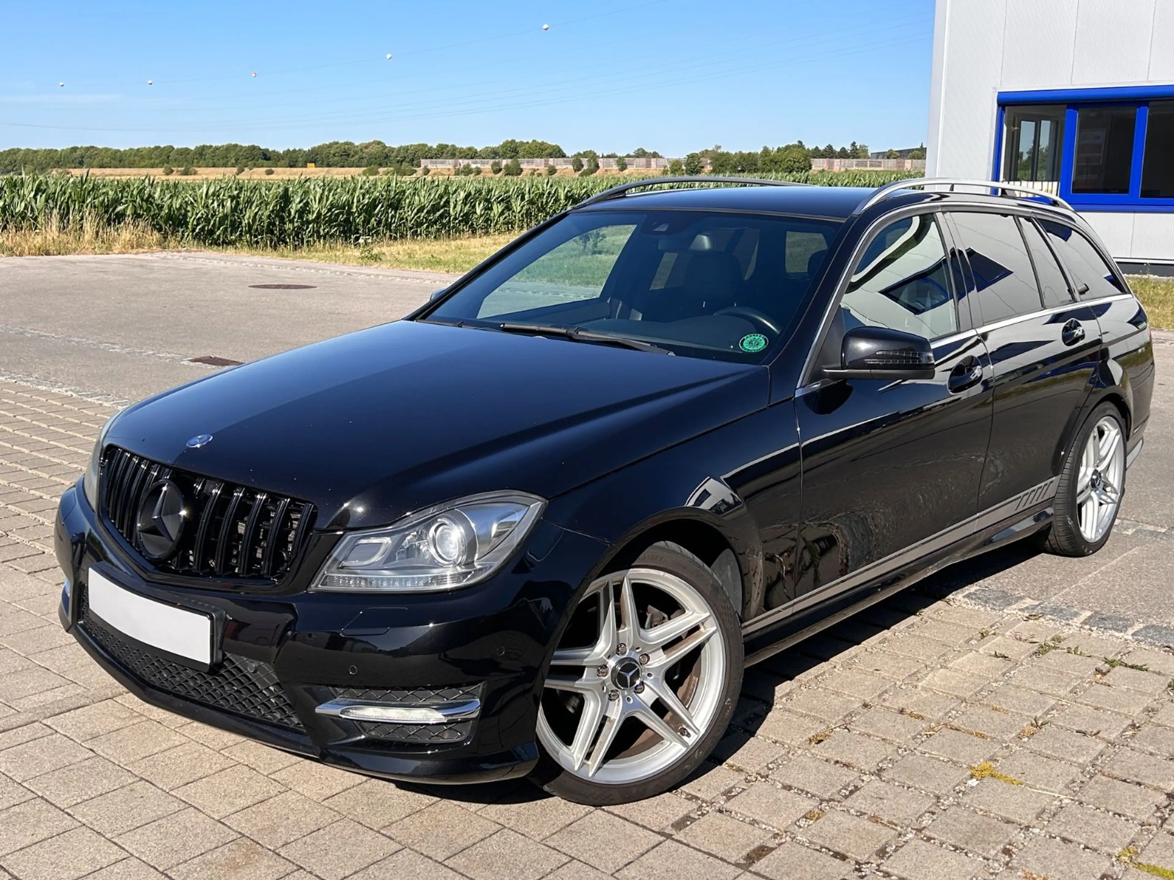 Mercedes-Benz C 250 CGI Avantgarde AMG Paket Harman Kardon — photo 2