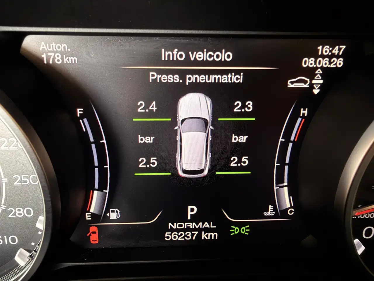 Maserati Levante 2023 — фото 10