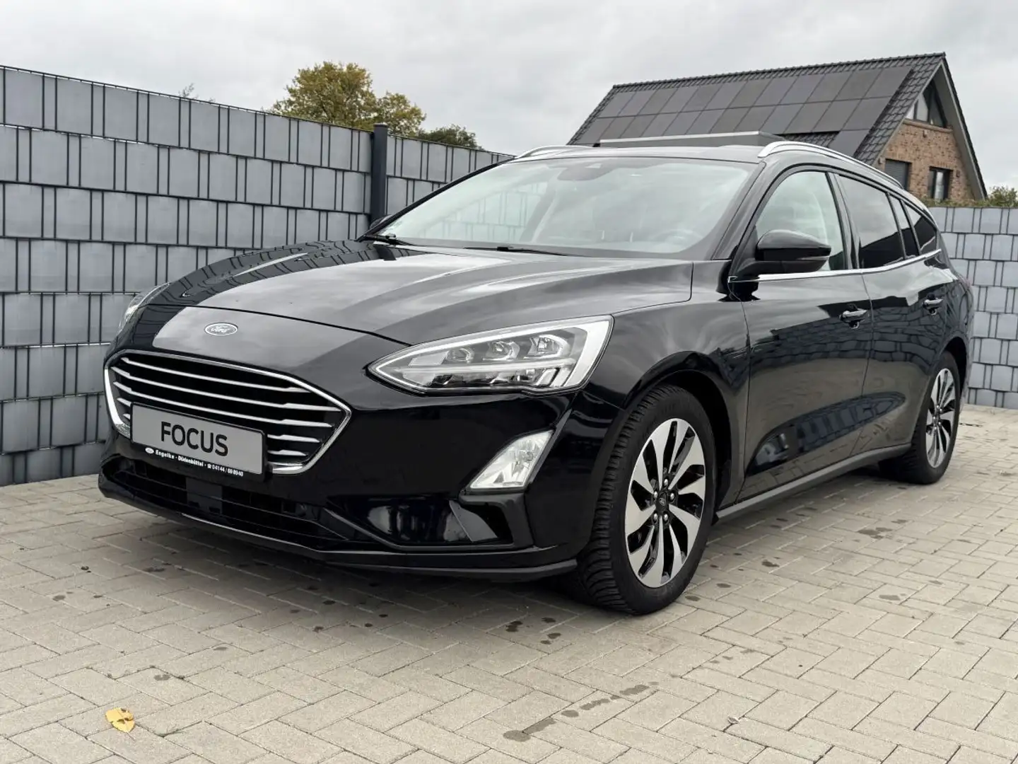 Ford Focus Turnier Cool & Connect *sehr gepflegt* Schwarz - 1