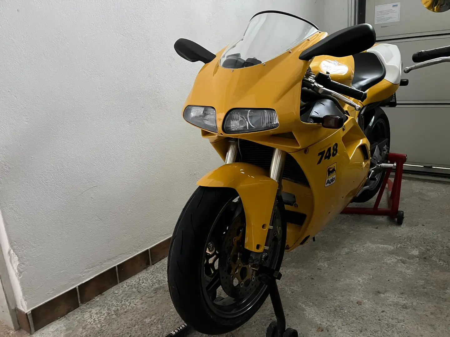 Ducati 748 748R Yellow - 1