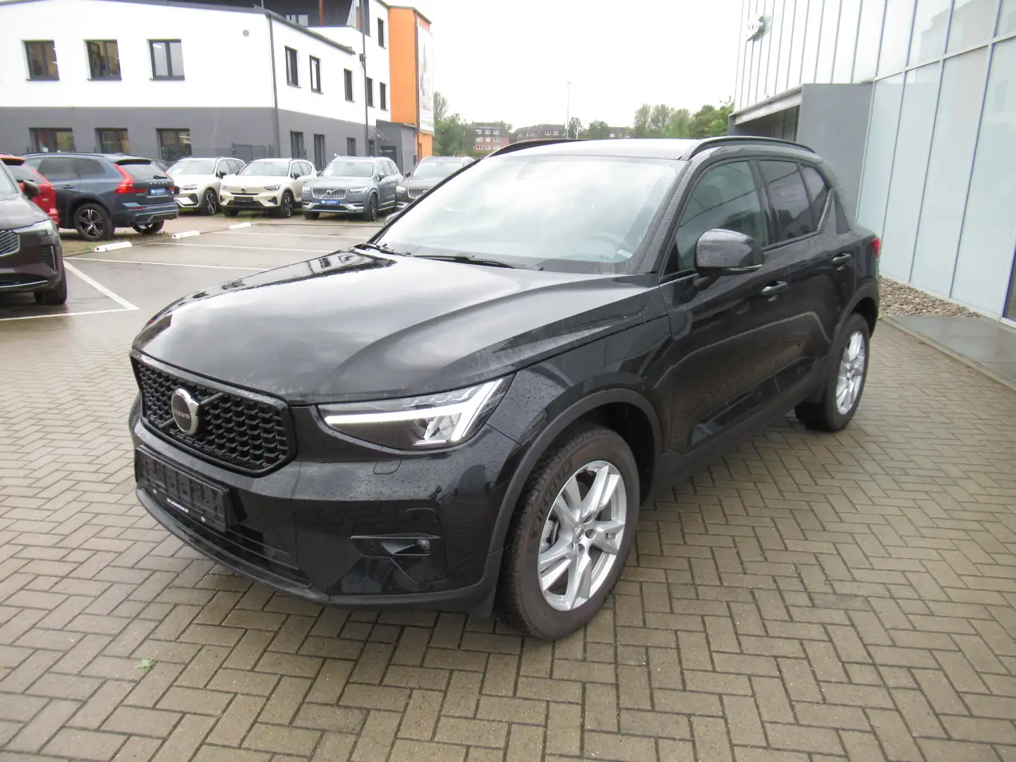 Volvo XC40 B3 Benzin Plus Dark Automatik Noir - 2