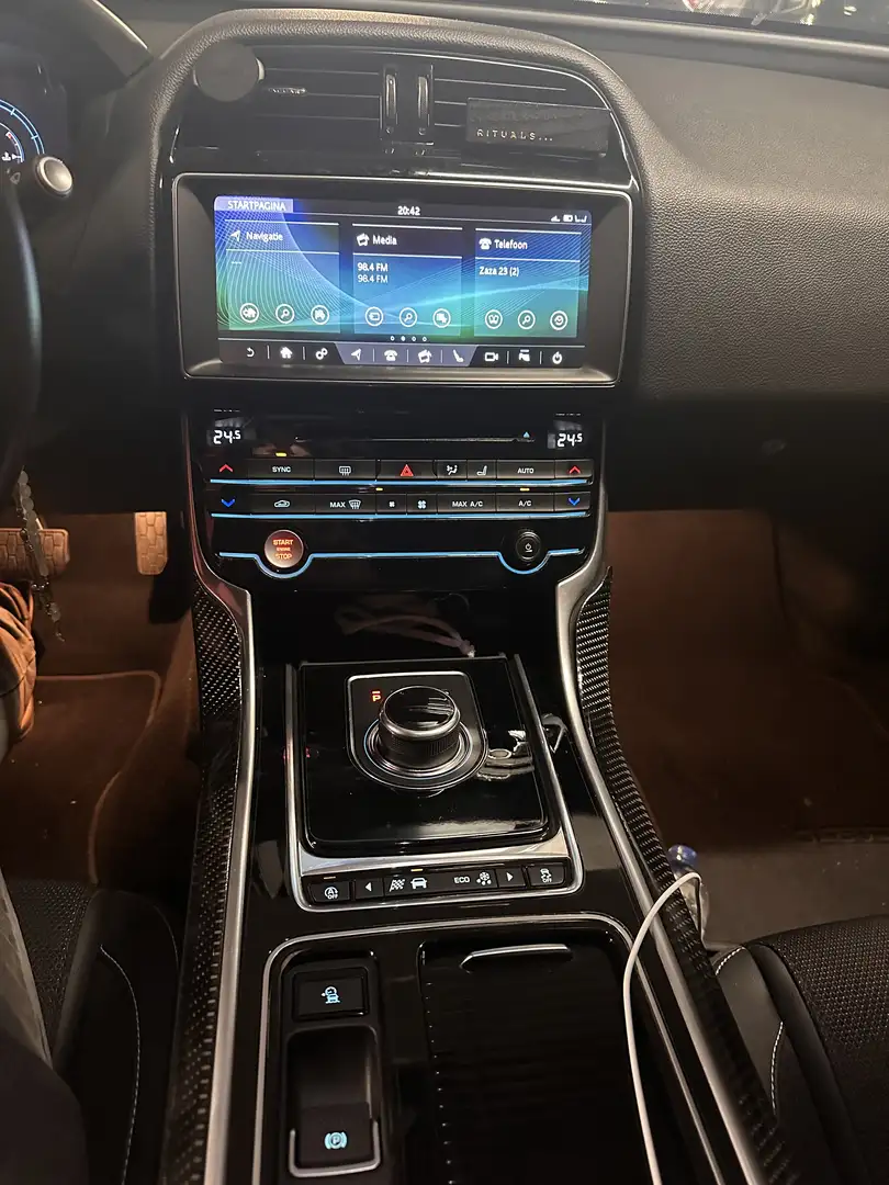 Jaguar XE 2.5T R-sport AWD 250Pk Zwart - 2
