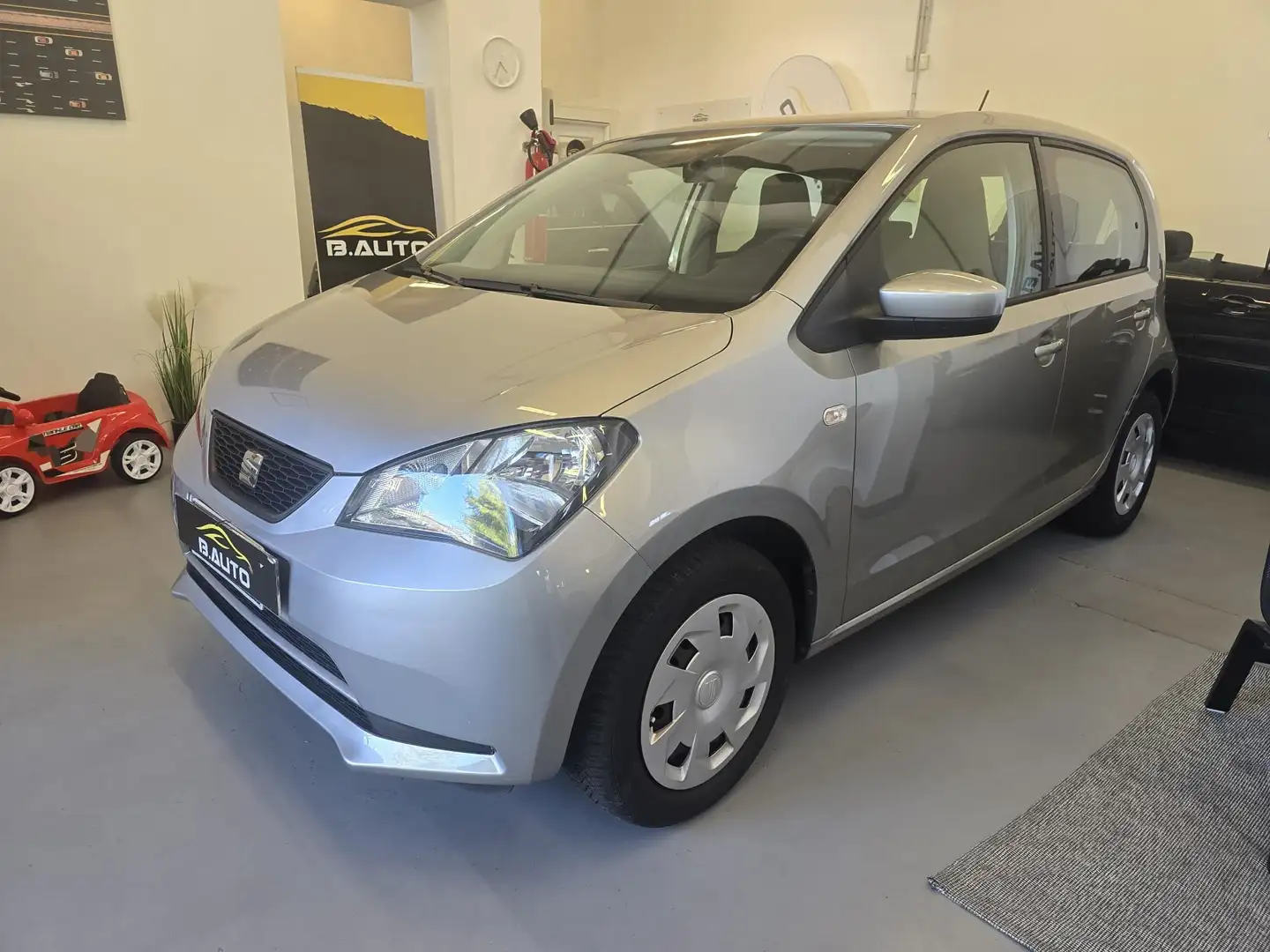 SEAT Mii Mii 5p 1.0 Style s/radio 60cv Silber - 1
