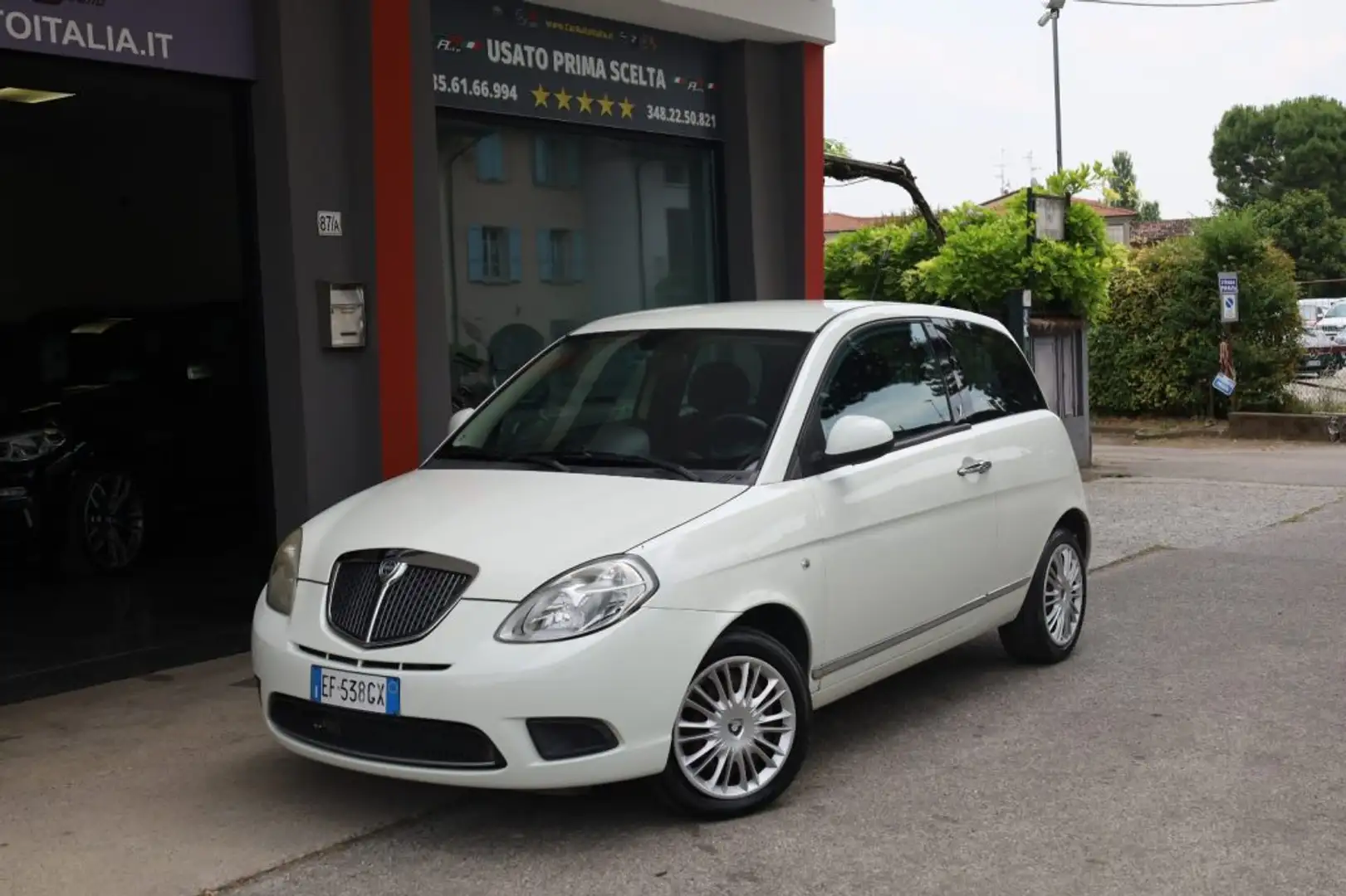 Lancia Ypsilon 1.2i 69CV 5Porte UniProprietario per NEOPATENTATI Weiß - 1