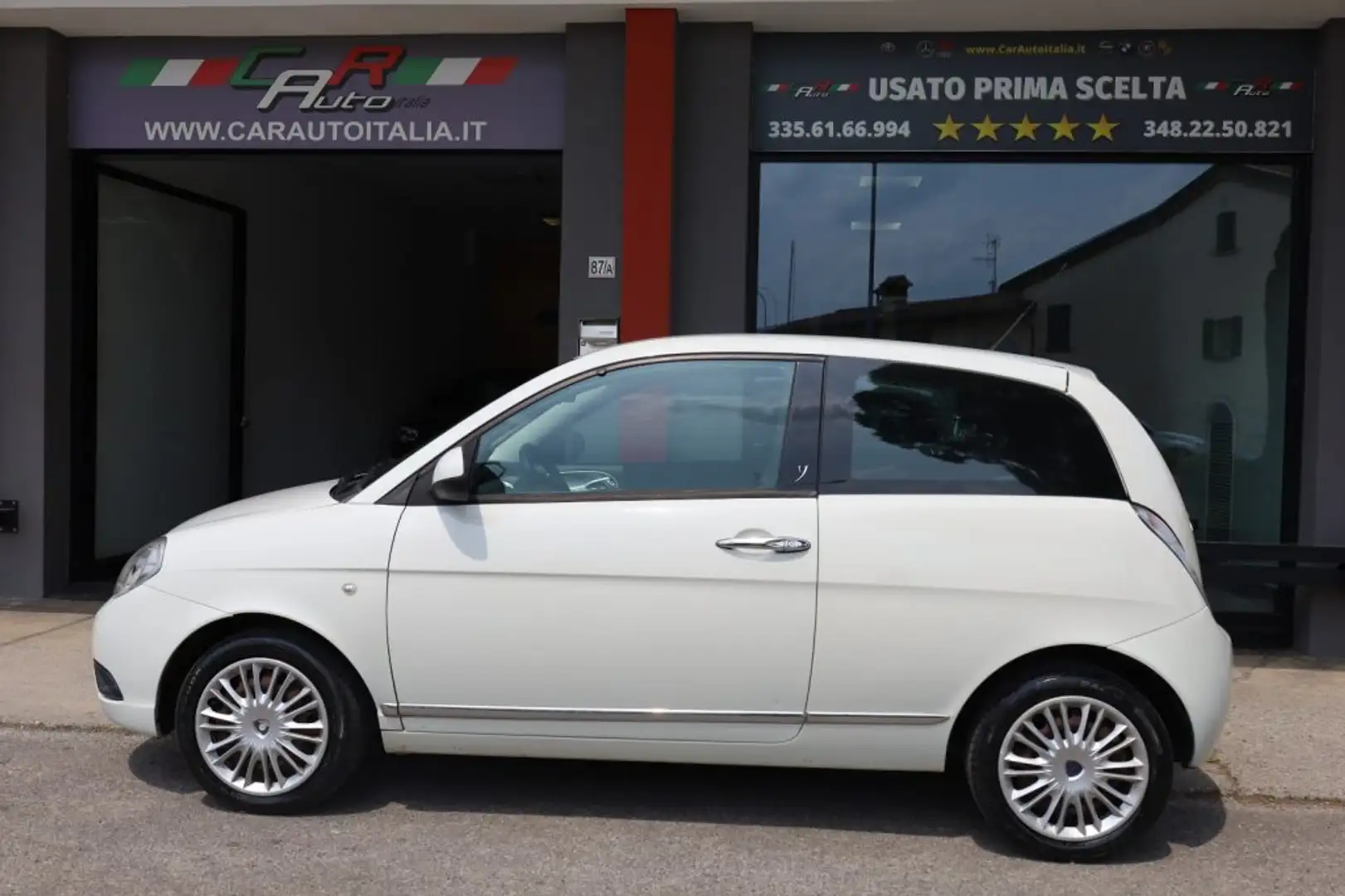Lancia Ypsilon 1.2i 69CV 5Porte UniProprietario per NEOPATENTATI Weiß - 2
