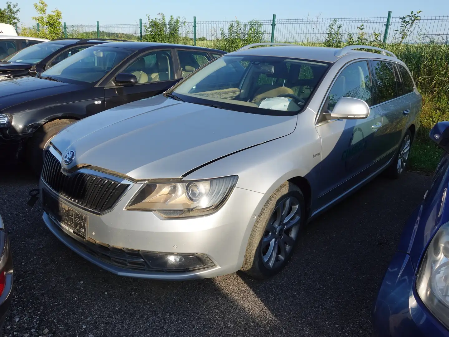 Skoda Superb Combi 2,0 TDI Grijs - 2