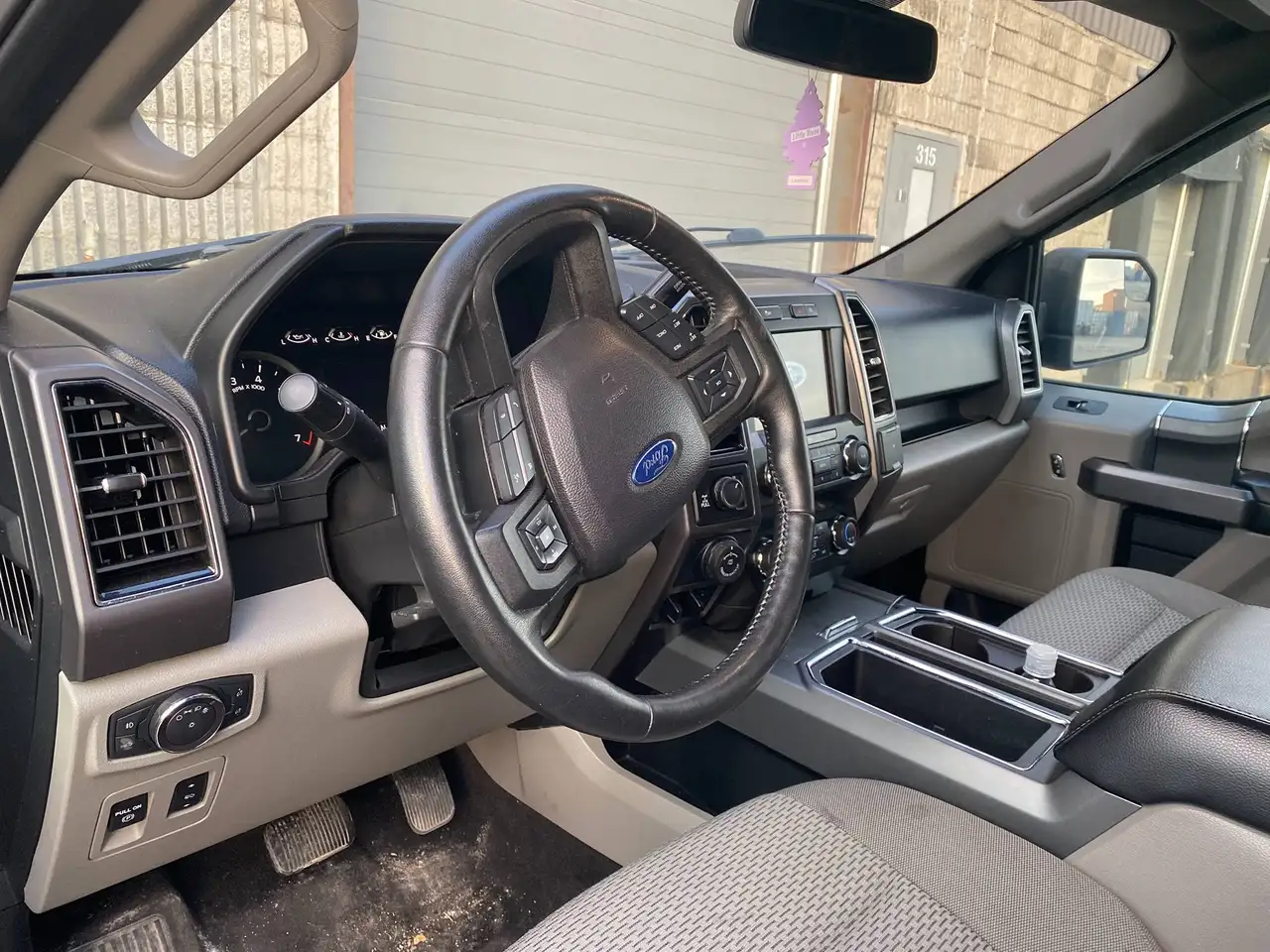 Ford F 150 снимка Ford F 150