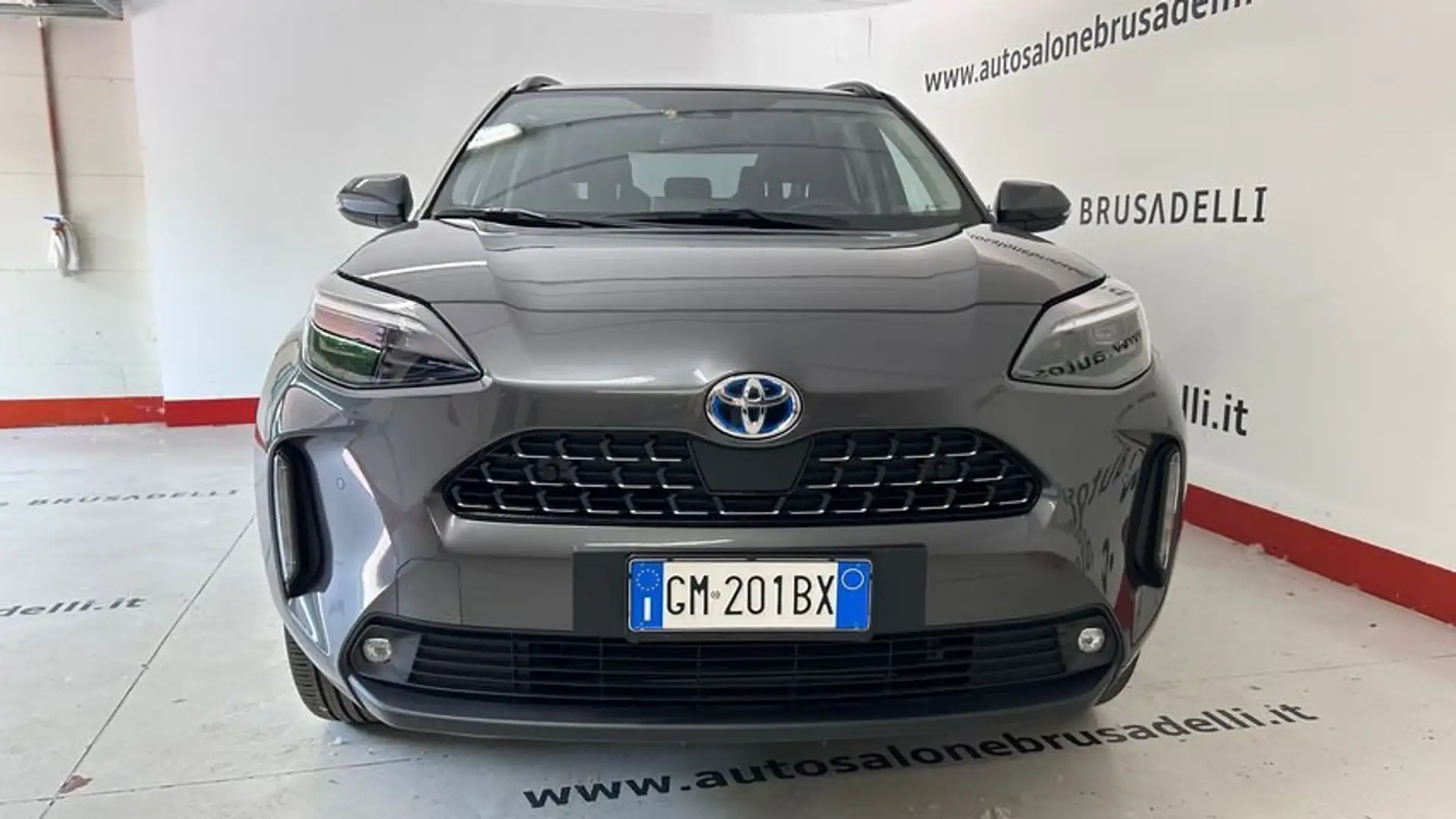 Toyota Yaris Cross 1.5 Hybrid 5p. E-CVT Lounge TETTO PAN. Grijs - 2