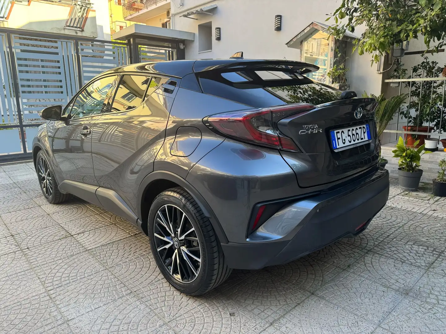 Toyota C-HR C-HR I 2016 1.8h Active 2wd e-cvt Grigio - 2