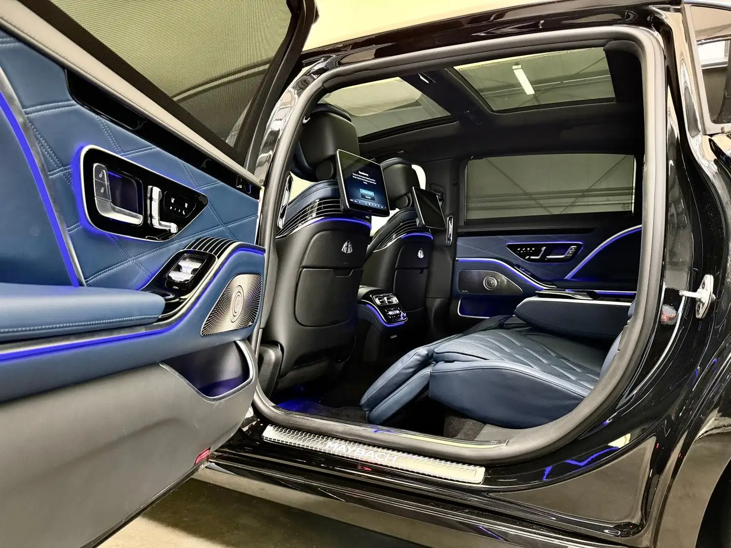 Mercedes-Benz S 680 Maybach S 680 4M / Manufacture Blue / Rear DVD Schwarz - 2