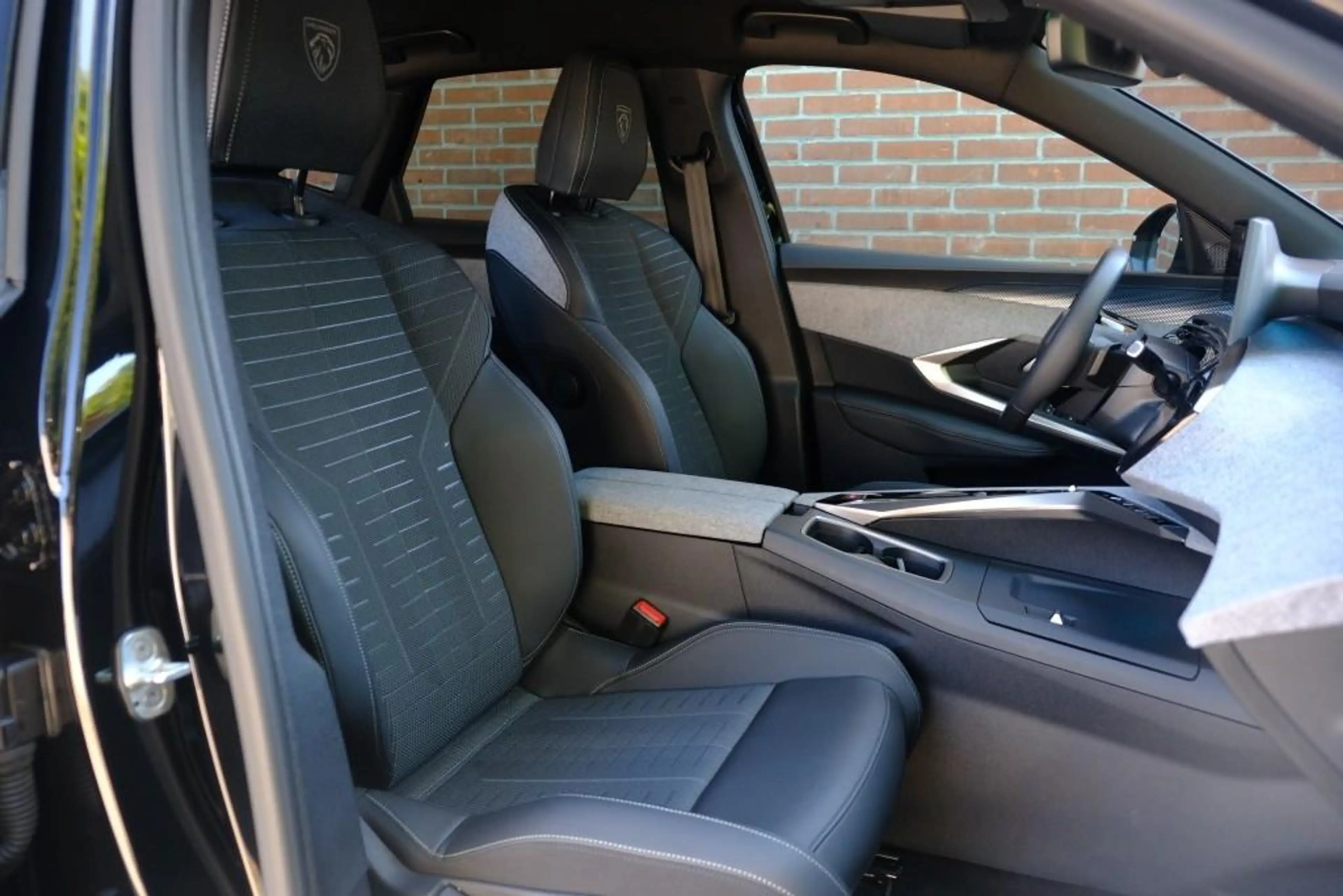 Peugeot 3008 1.2 Hybrid 145pk e-DCS6 GT | Navi | App Connect | — photo 6