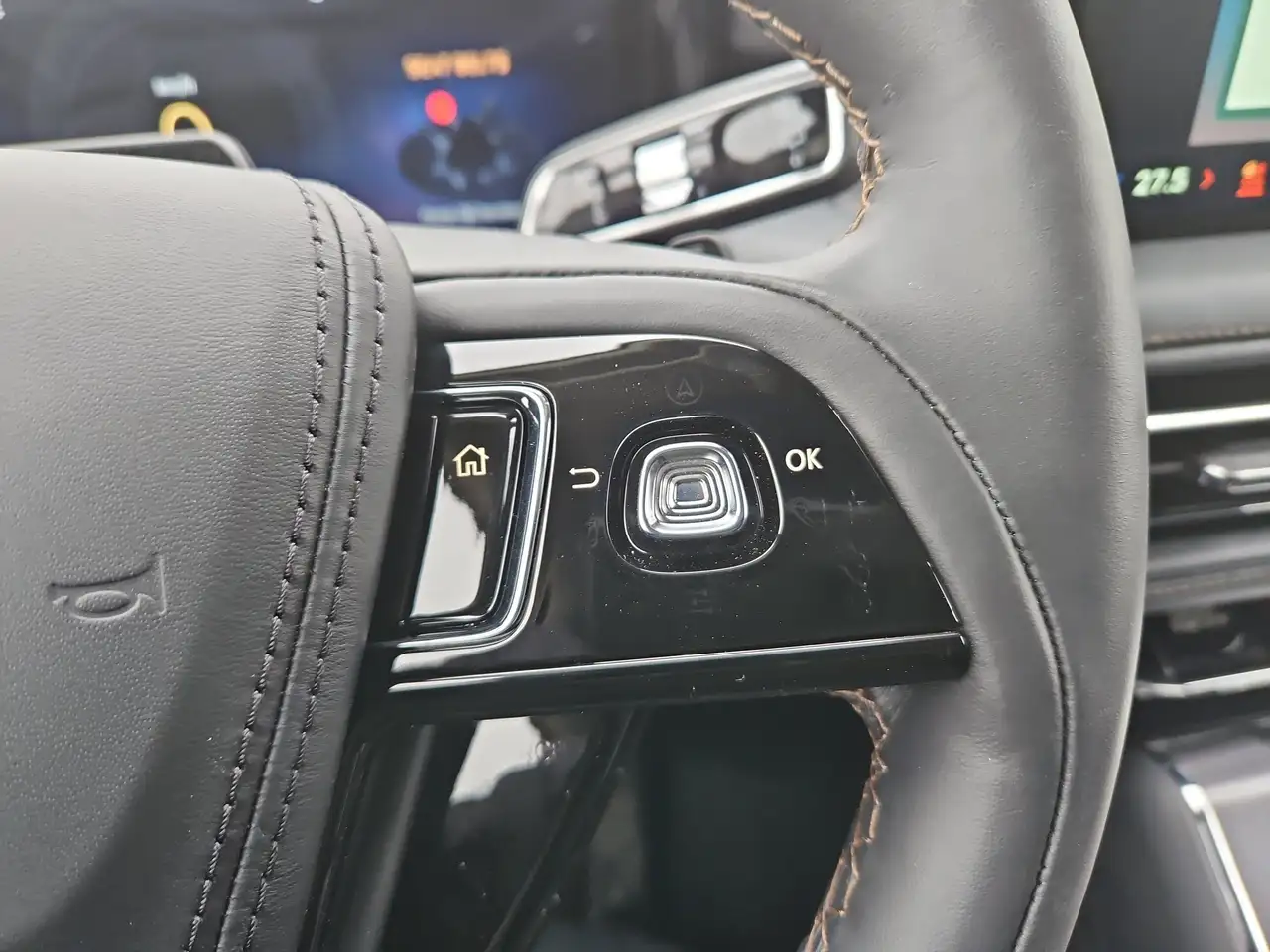 Lincoln Aviator снимка Lincoln Aviator